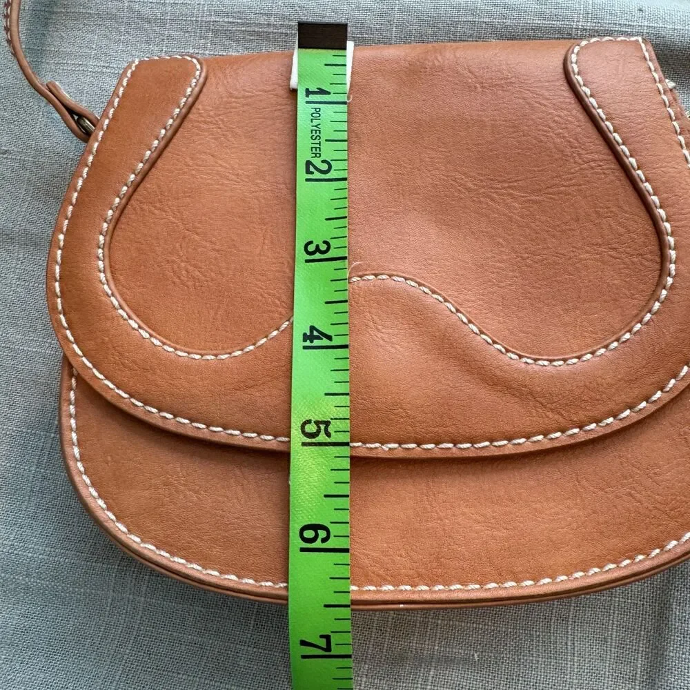 Universal Threads Faux Leather Crossbody Purse – 7.5